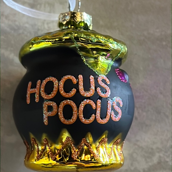 Hocus Pocus Sparkly Cauldron Ornament NWT - Picture 8 of 12